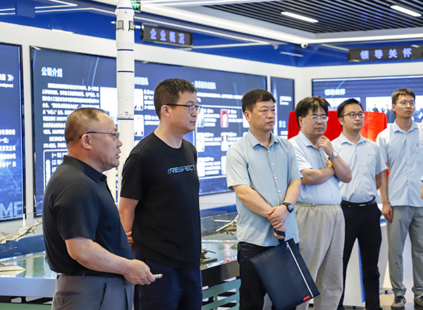 中航飞机起落架李铭董事长考察澳门六开奖2025年开奖结果录-澳门六开奖结果走势图-2025年澳门六开奖结果-2025澳门合彩开彩结果-2025澳门历史开奖记录-2026年新澳门开奖结果-www澳门118开奖151557com科技 (2).JPG