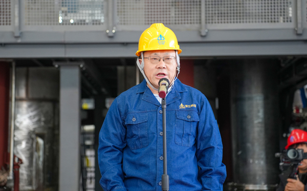 “双子座”大型CC复合材料真空裂解系统成功下线-(4).jpg “双子座”大型CC复合材料真空裂解系统成功下线-(4).jpg