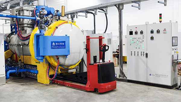 双室真空渗碳气淬炉.jpg 双室真空渗碳气淬炉.jpg